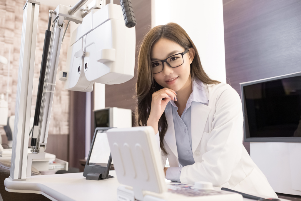 beauty woman optometrist smile happily