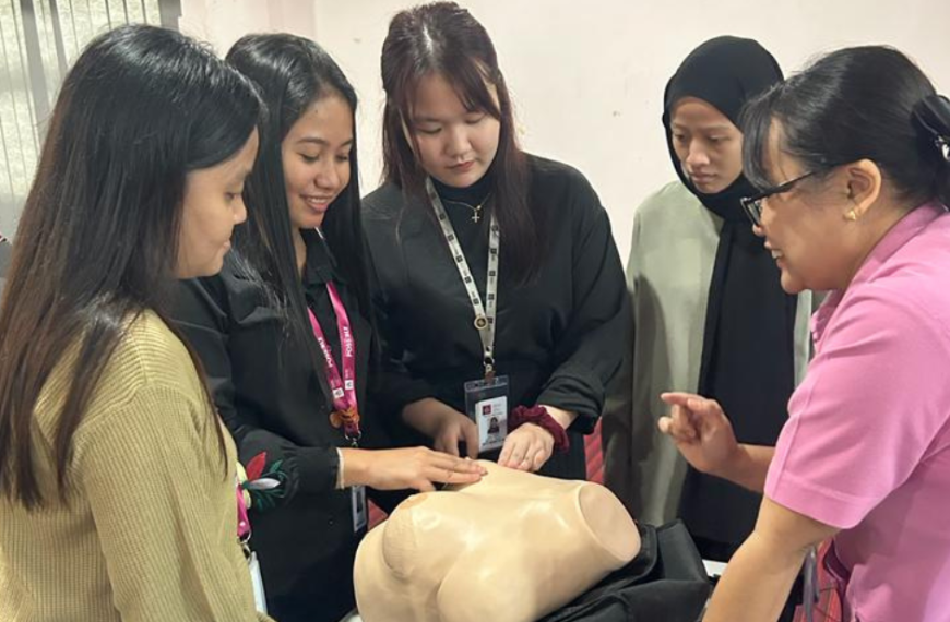 Pembelajaran hands-on pelajar Kolej SEGi Sarawak: Pengesanan kanser wanita