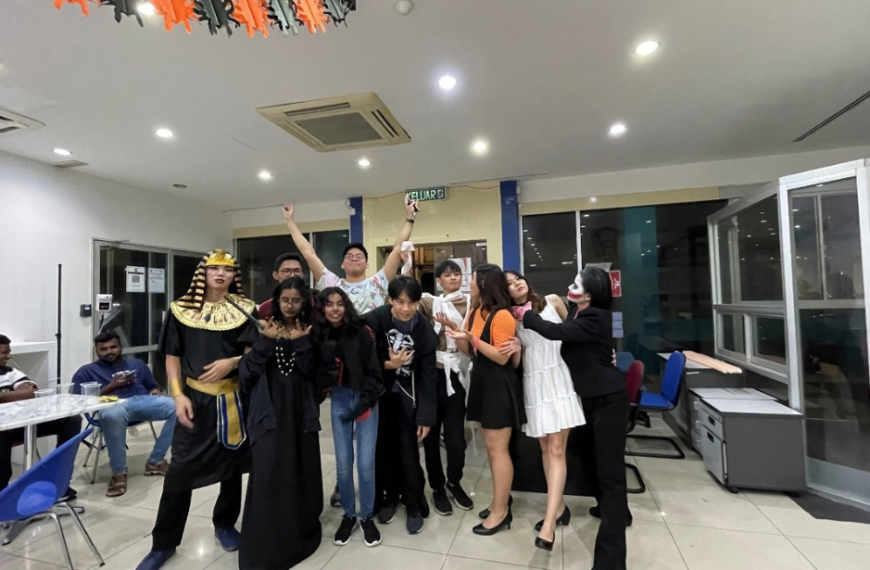 Pelajar Kolej SEGi Pulau Pinang bergembira Halloween