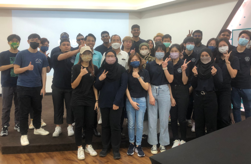 Pelajar mendapat gambaran masa depan pembinaan dengan melawat Galeri CIDB IBS