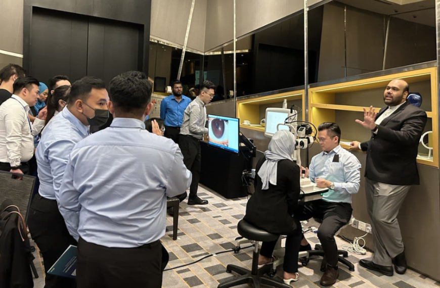 Pakar Optometri SEGi Mengetuai Sesi Alcon Hands-On