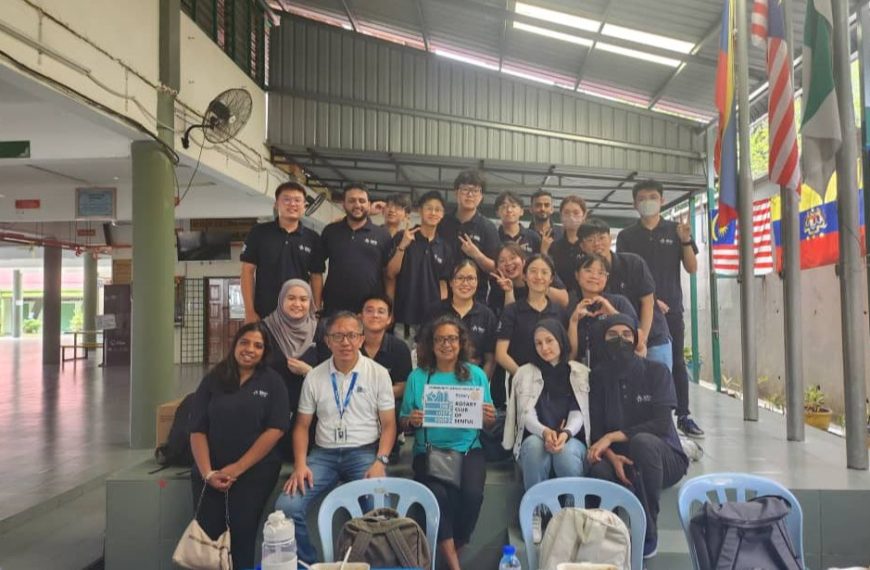 Pelajar optometri membuat perubahan dalam masyarakat