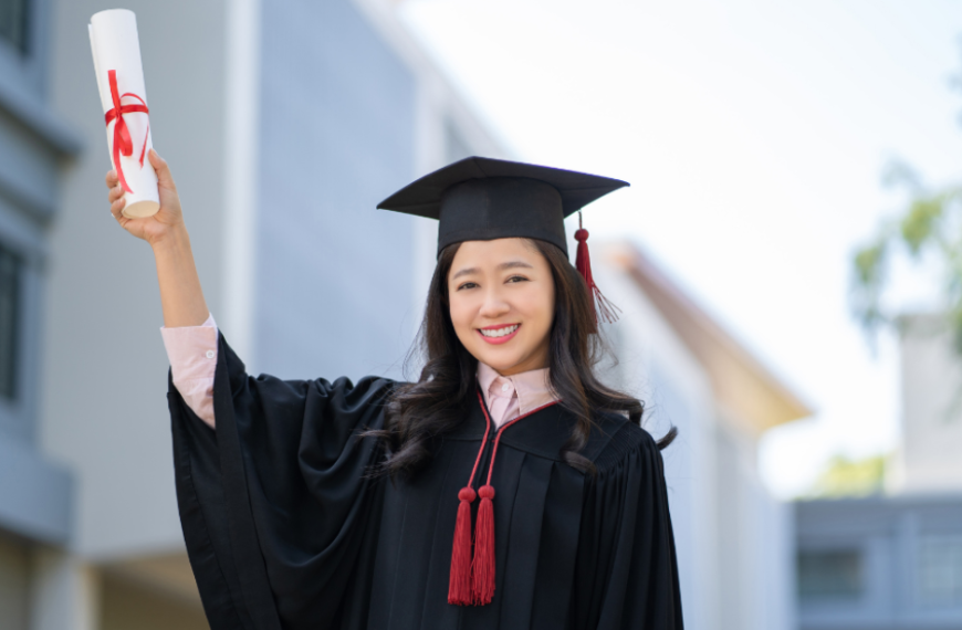 Program Sarjana Pendidikan 12 bulan yang baru menjadikan pendidikan lanjutan lebih mudah diakses