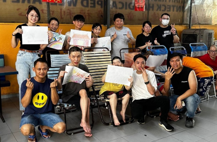 闪耀社区精神：学生在新达残疾人福利院做志愿者