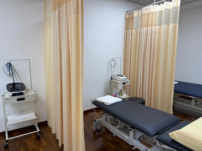 Physiotherapy faculty working with students at SEGi University and Colleges