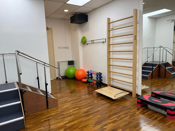 Physiotherapy faculty working with students at SEGi University and Colleges