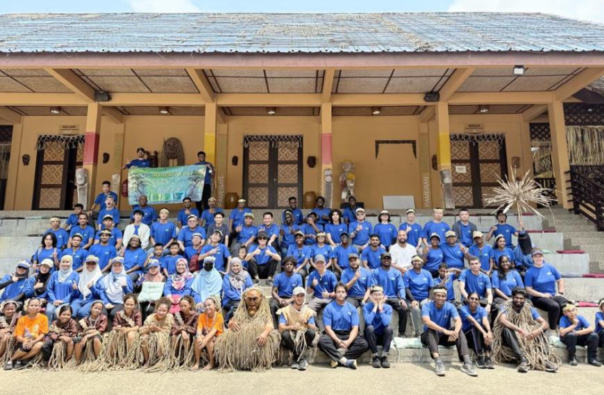 Apabila Pelajar Menanam Pokok, Mereka Juga Menanam Harapan untuk Planet